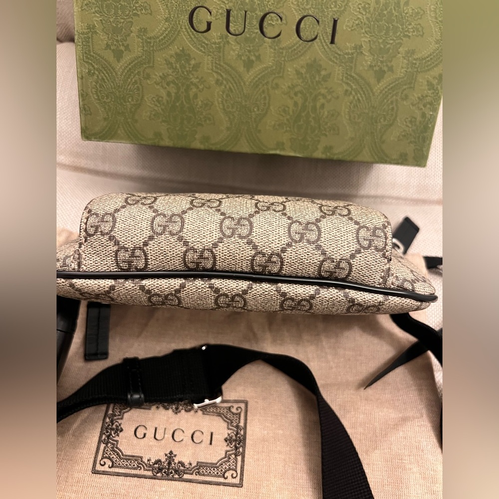 Gucci Supreme Belt Bag - Picture 10 of 14